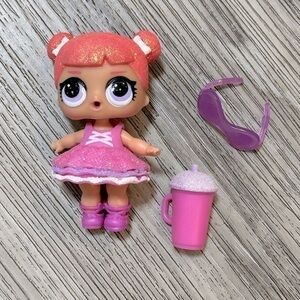LOL Surprise! Series 2 Glitter Glam Center Stage Big Sister Doll & accessories